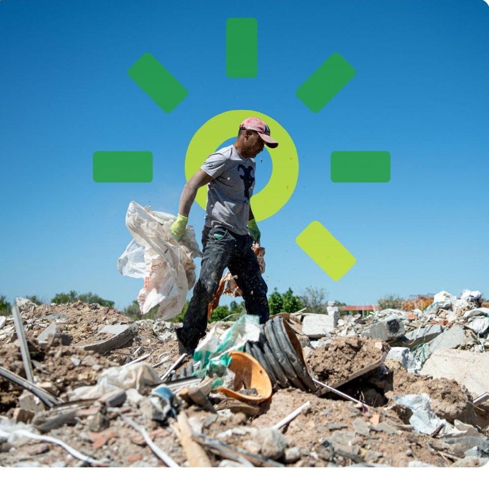 TraceWaste brand purpose — recycling worker in the field